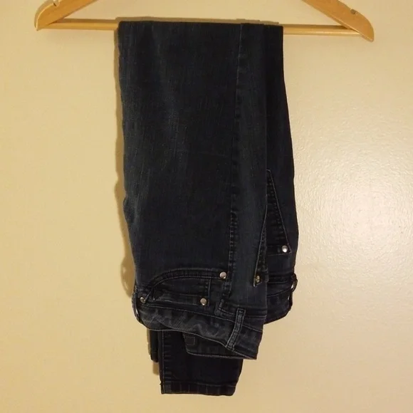 Jeans - Picture 1 of 2